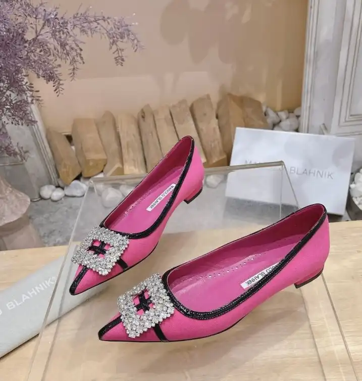 hype Manolo Blahnik flat shoes