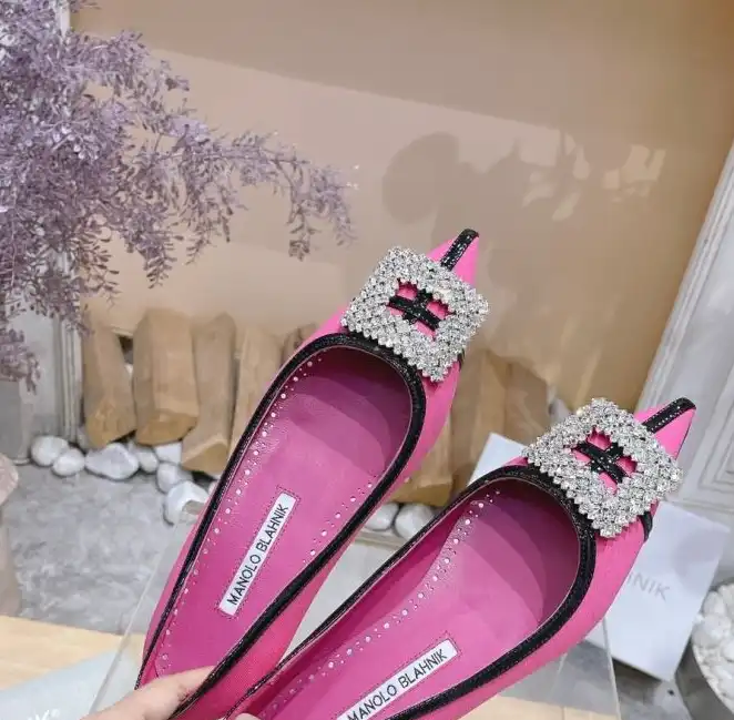 hype Manolo Blahnik flat shoes