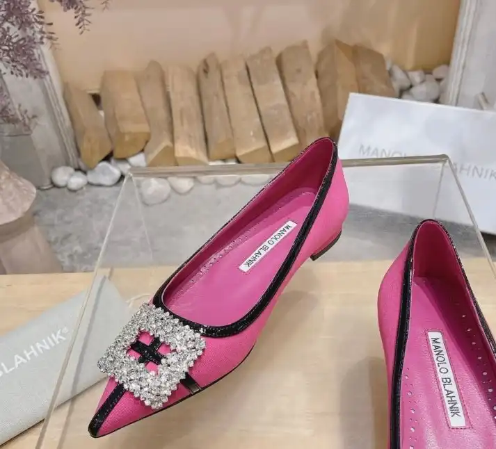 hype Manolo Blahnik flat shoes