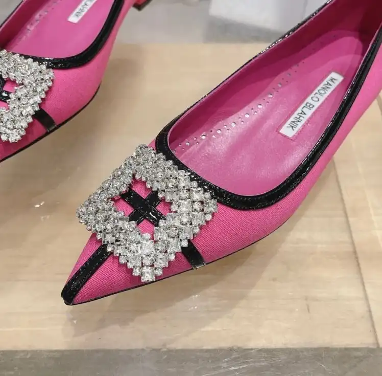 hype Manolo Blahnik flat shoes