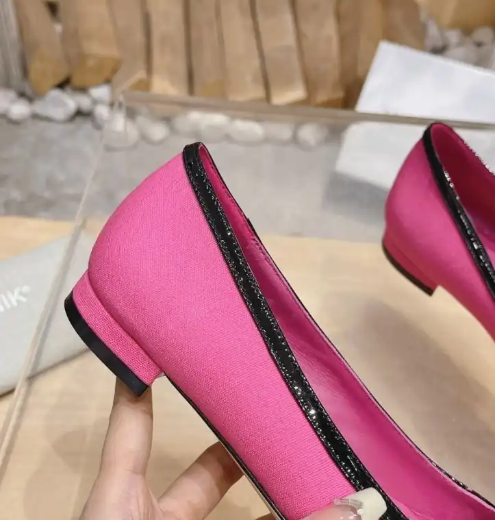 hype Manolo Blahnik flat shoes