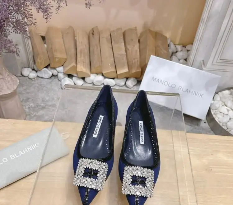 hype Manolo Blahnik flat shoes