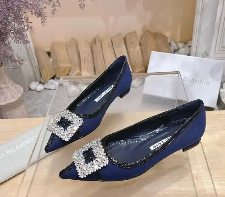 hype Manolo Blahnik flat shoes