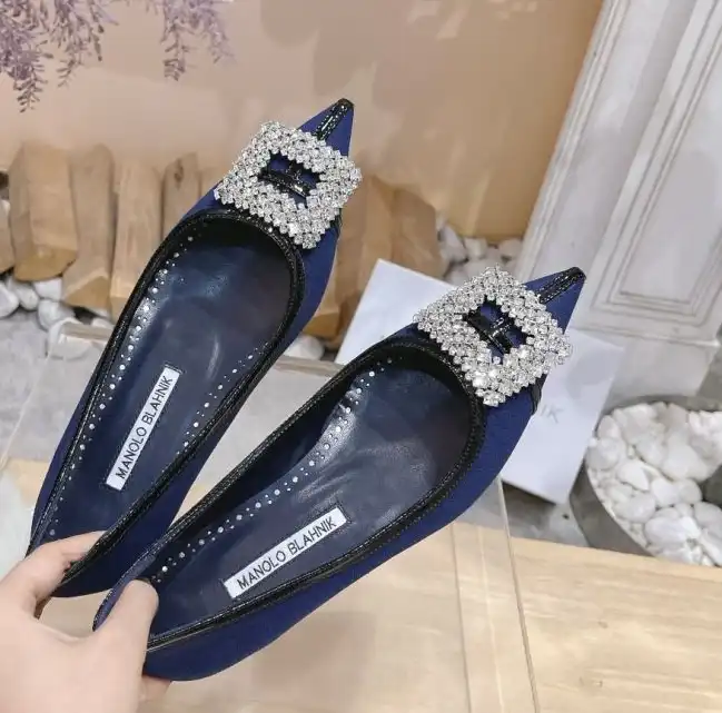 hype Manolo Blahnik flat shoes