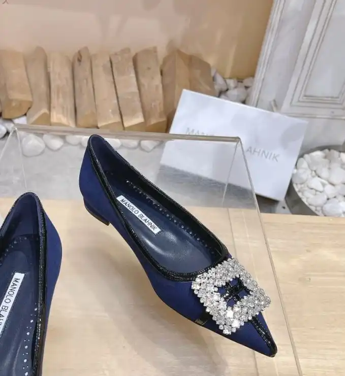 hype Manolo Blahnik flat shoes