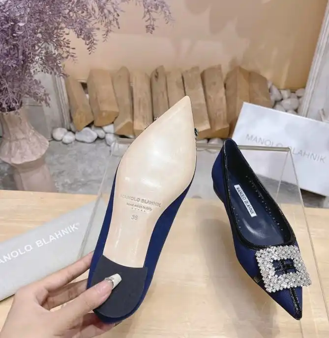 hype Manolo Blahnik flat shoes