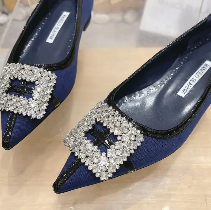 hype Manolo Blahnik flat shoes