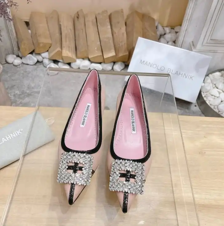 hype Manolo Blahnik flat shoes