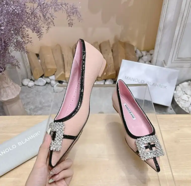 hype Manolo Blahnik flat shoes