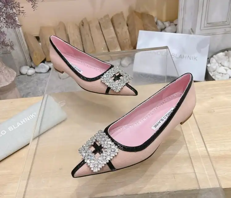 hype Manolo Blahnik flat shoes