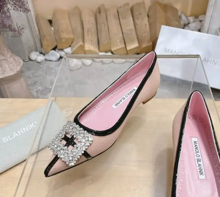 hype Manolo Blahnik flat shoes