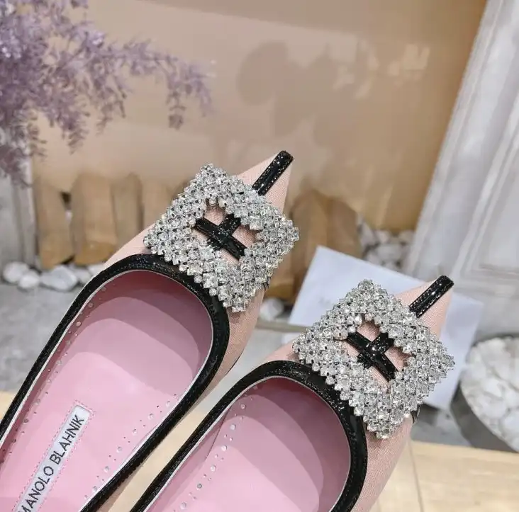 hype Manolo Blahnik flat shoes