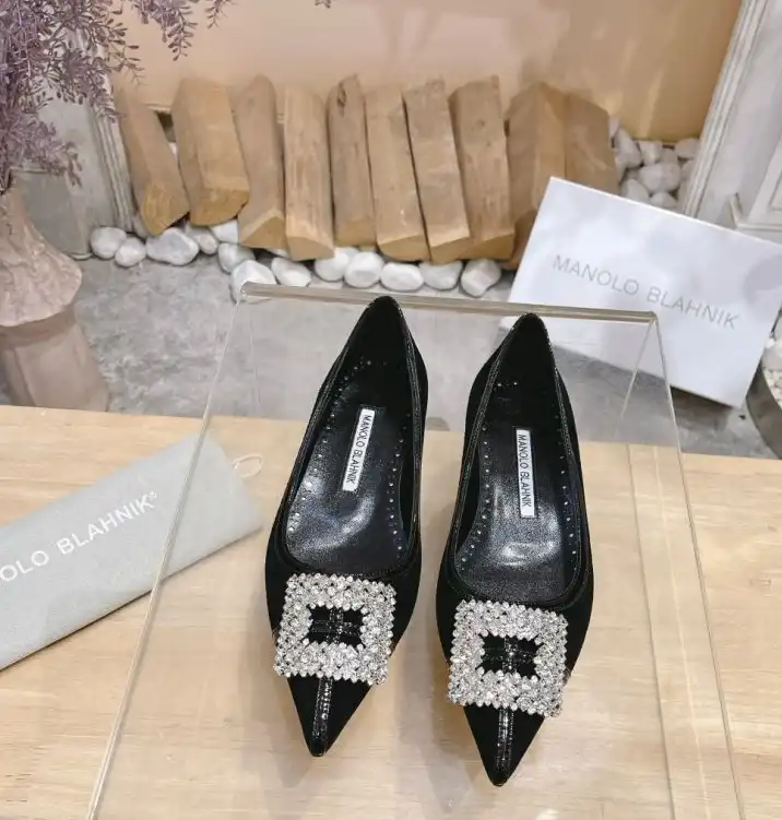 hype Manolo Blahnik flat shoes