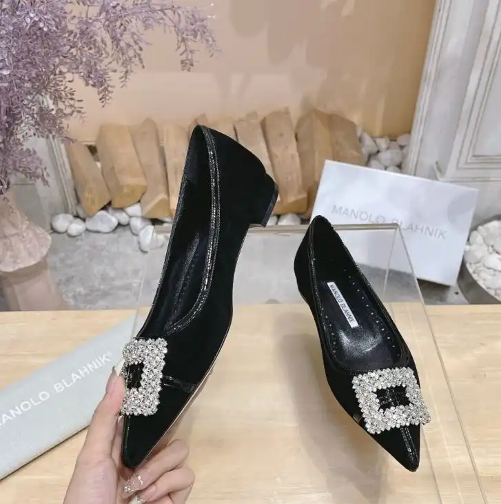 hype Manolo Blahnik flat shoes