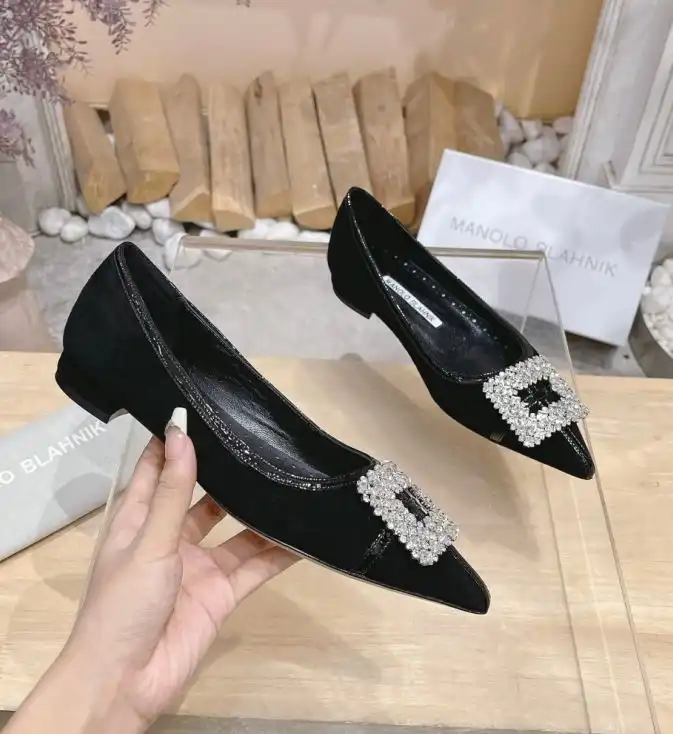 hype Manolo Blahnik flat shoes