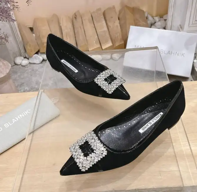 hype Manolo Blahnik flat shoes