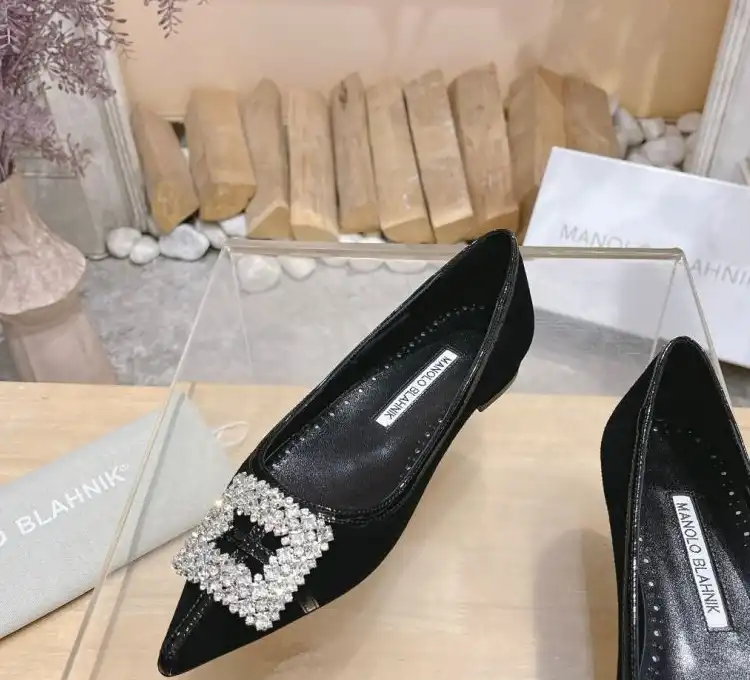 hype Manolo Blahnik flat shoes