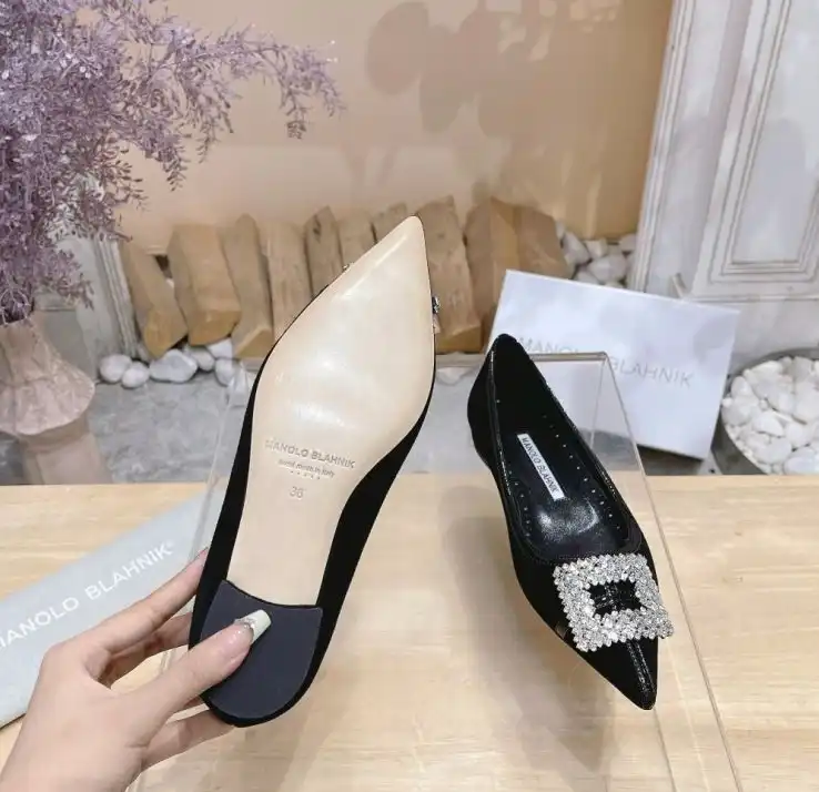 hype Manolo Blahnik flat shoes