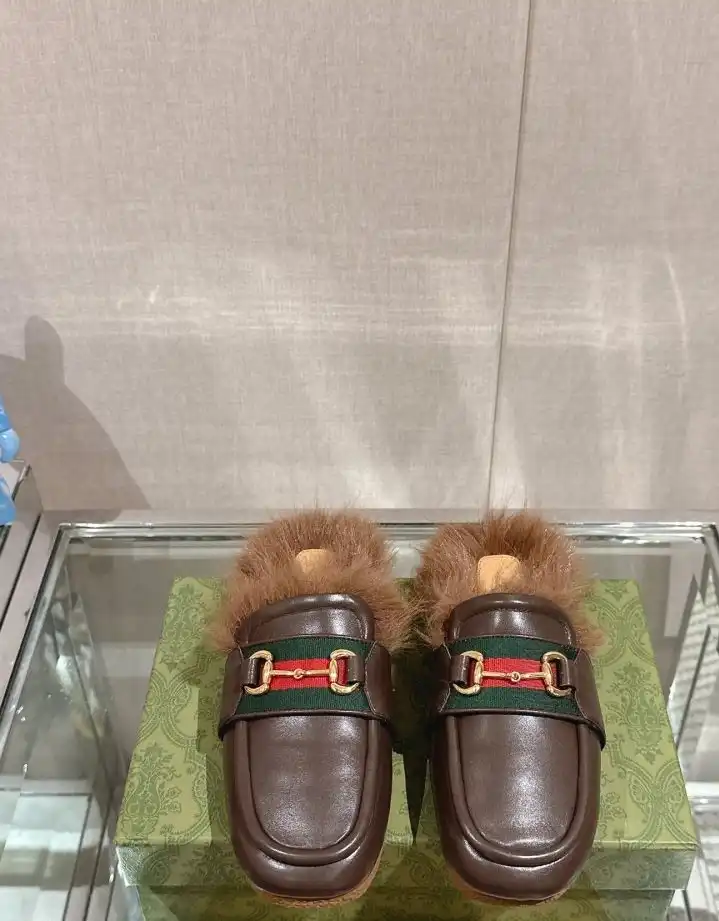 hype Gucci Slippers