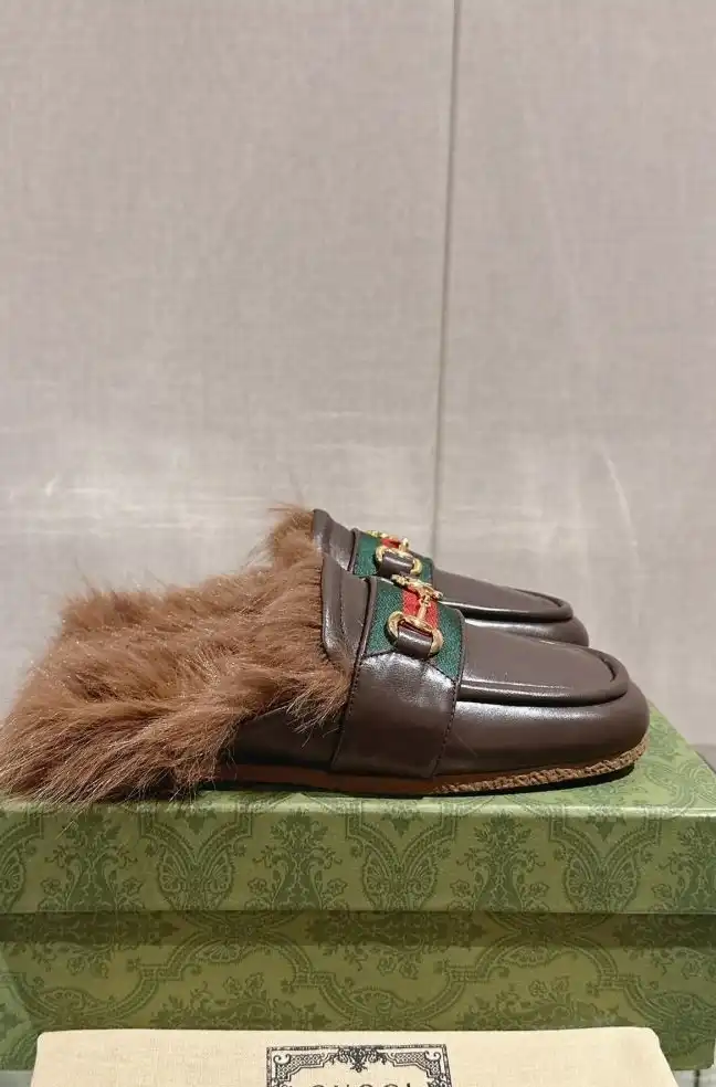 hype Gucci Slippers