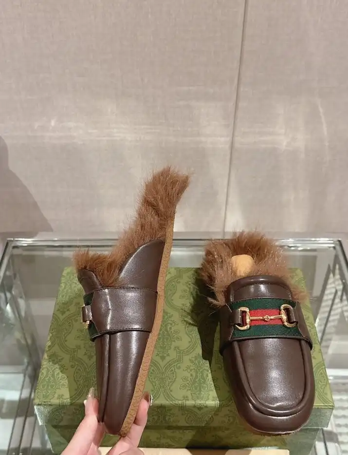 hype Gucci Slippers