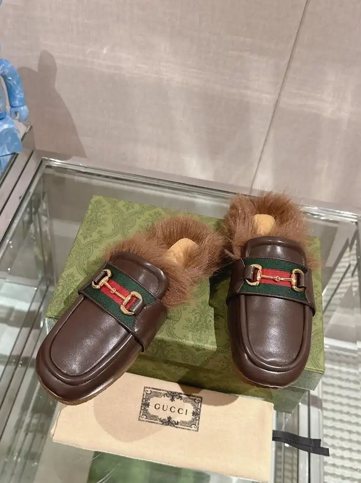 hype Gucci Slippers