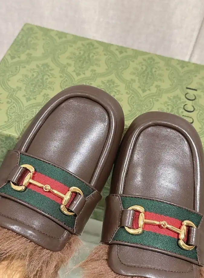 hype Gucci Slippers