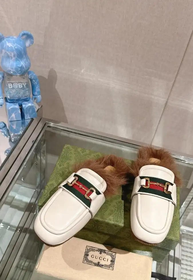 hype Gucci Slippers