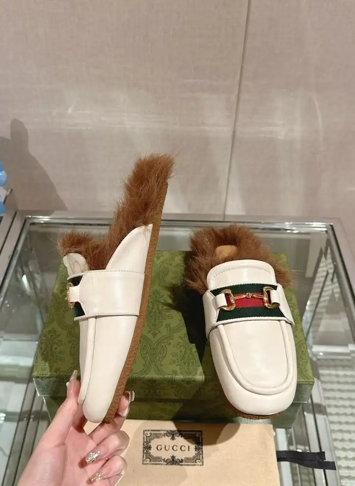 hype Gucci Slippers