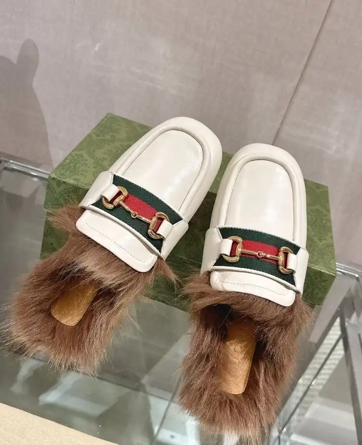 hype Gucci Slippers