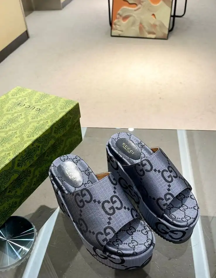 hype Gucci Slippers