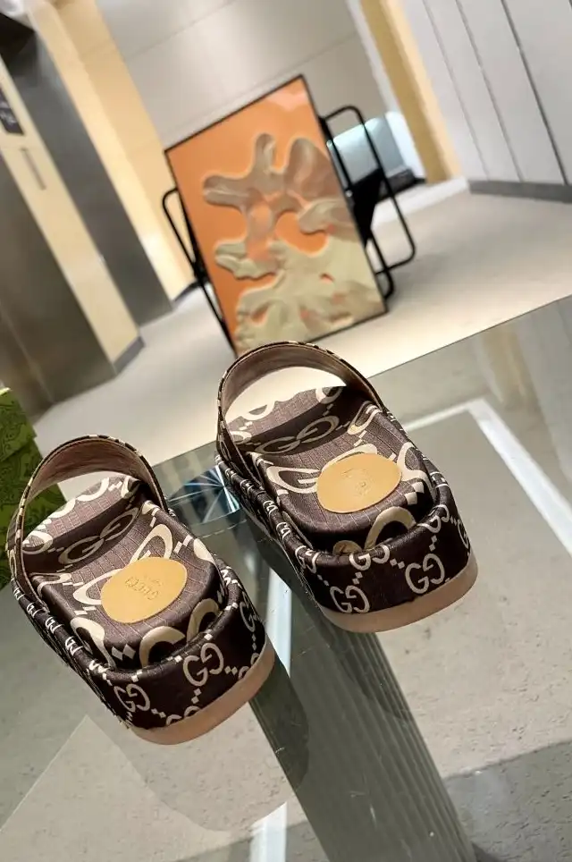 hype Gucci Slippers