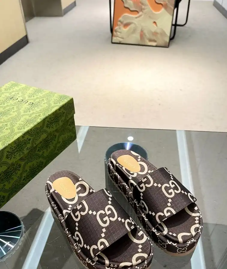 hype Gucci Slippers