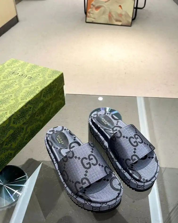 hype Gucci Slippers