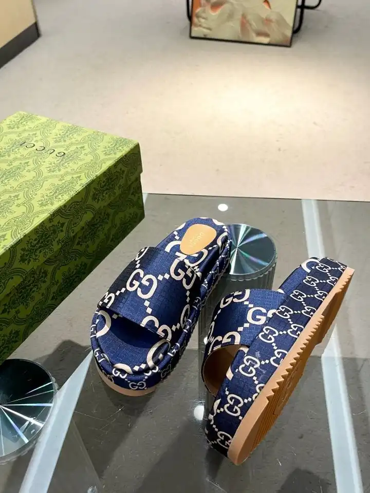 hype Gucci Slippers