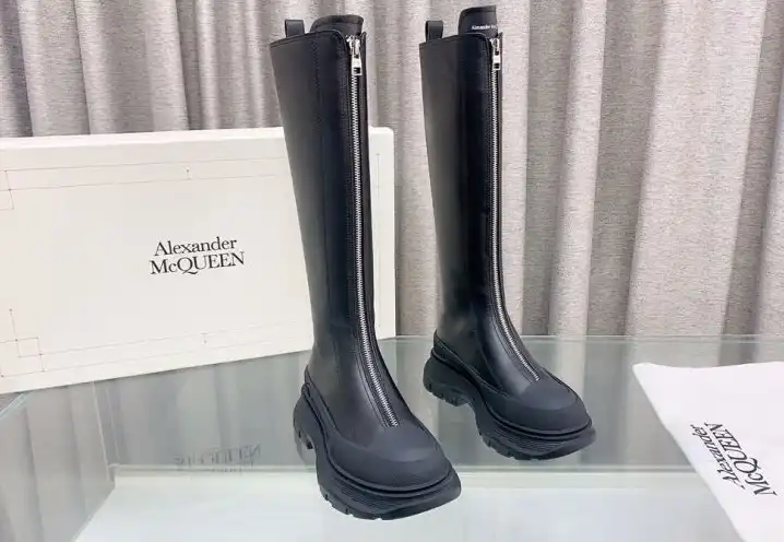 hype McQueen Boots