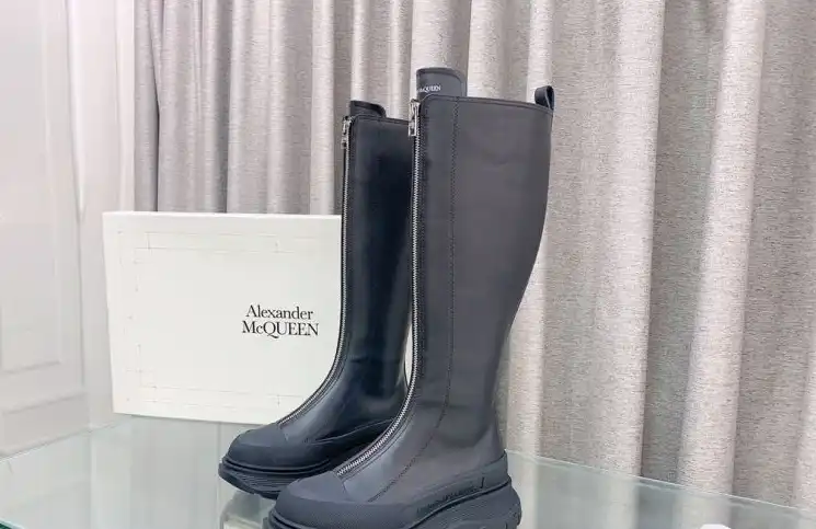 hype McQueen Boots