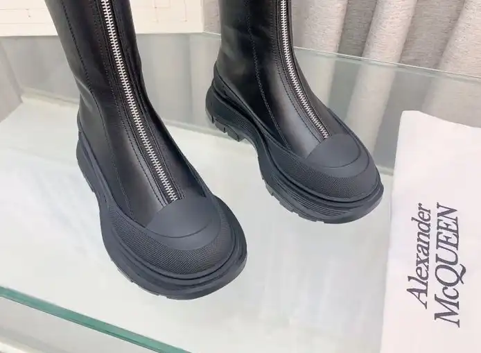 hype McQueen Boots