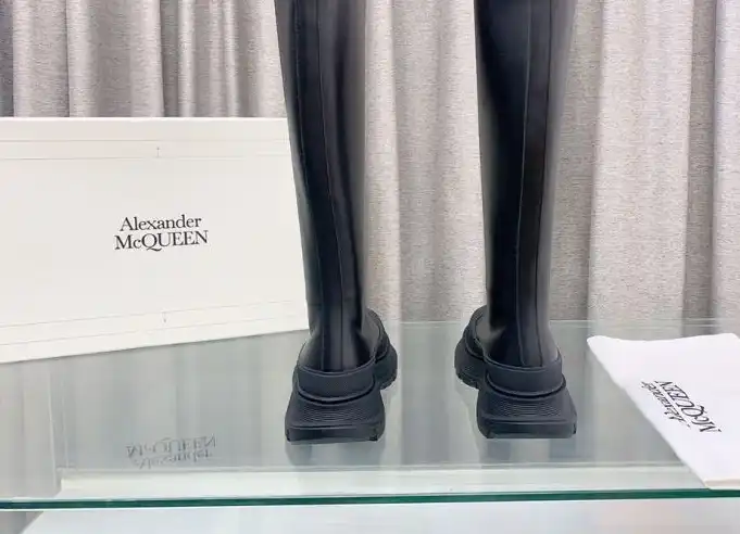 hype McQueen Boots