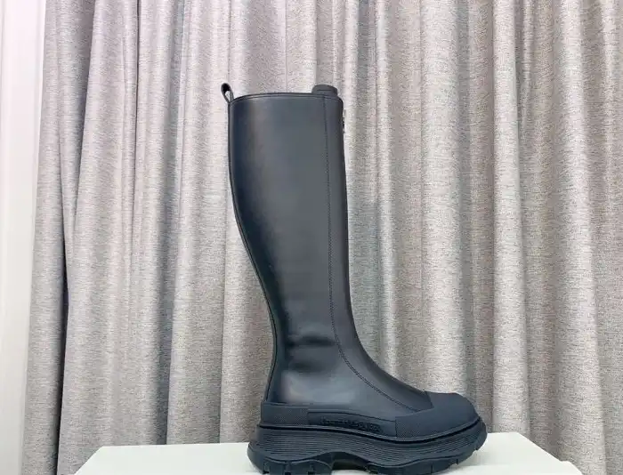 hype McQueen Boots