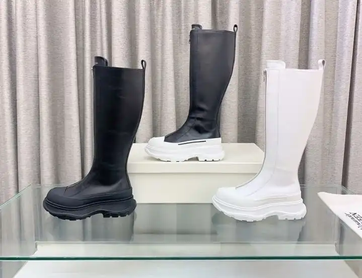 hype McQueen Boots