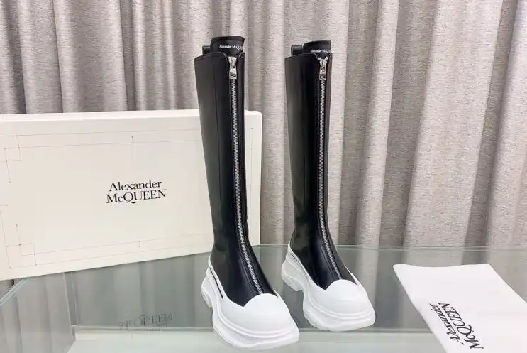 hype McQueen Boots