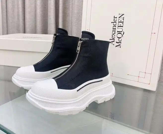 hype McQueen Boots