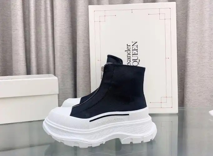 hype McQueen Boots