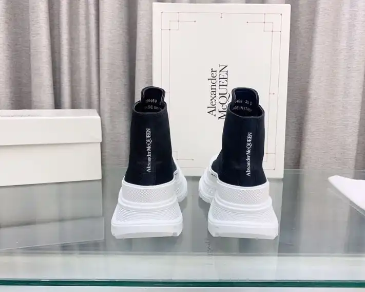 hype McQueen Boots