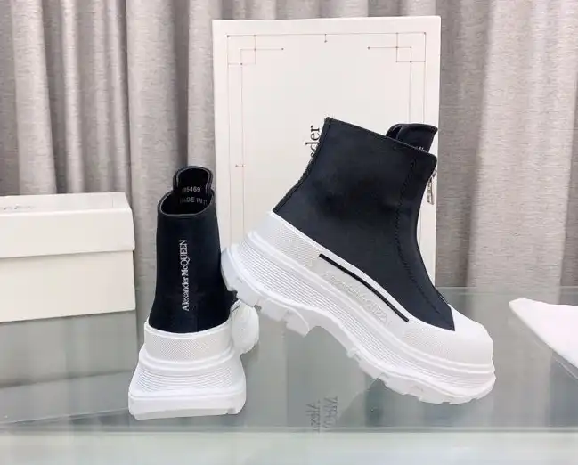 hype McQueen Boots