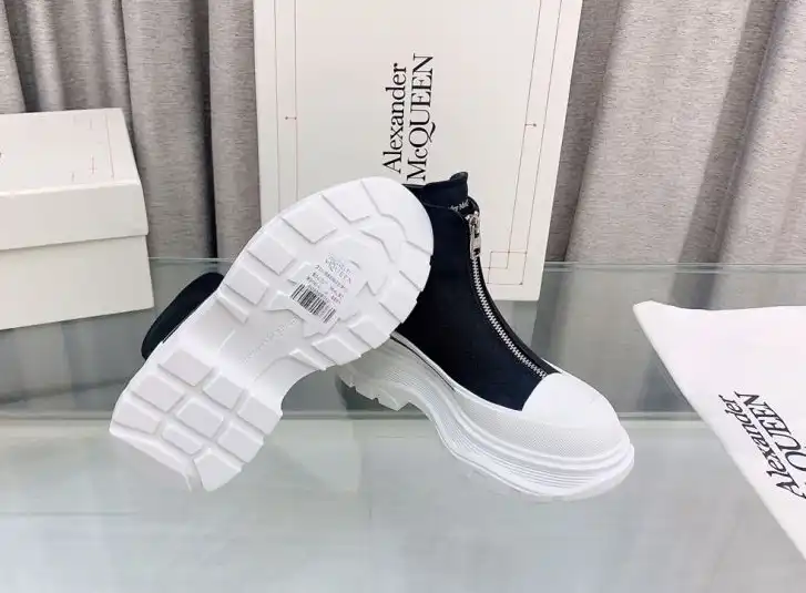 hype McQueen Boots