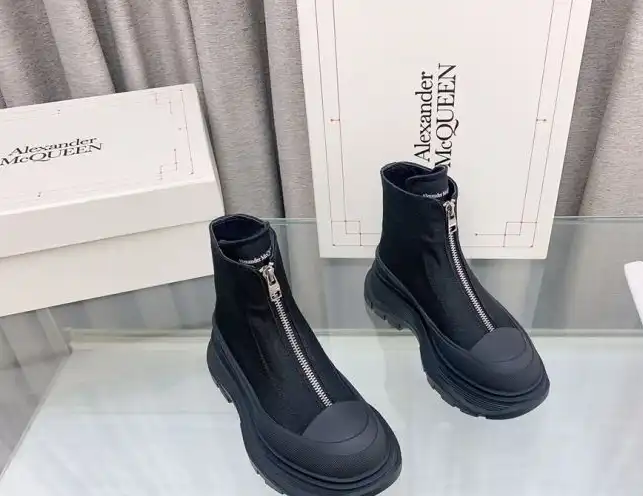 hype McQueen Boots