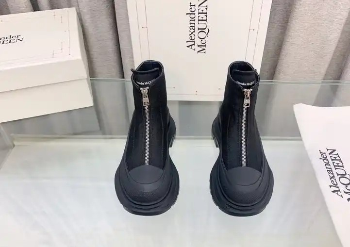 hype McQueen Boots