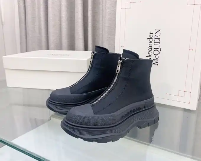 hype McQueen Boots